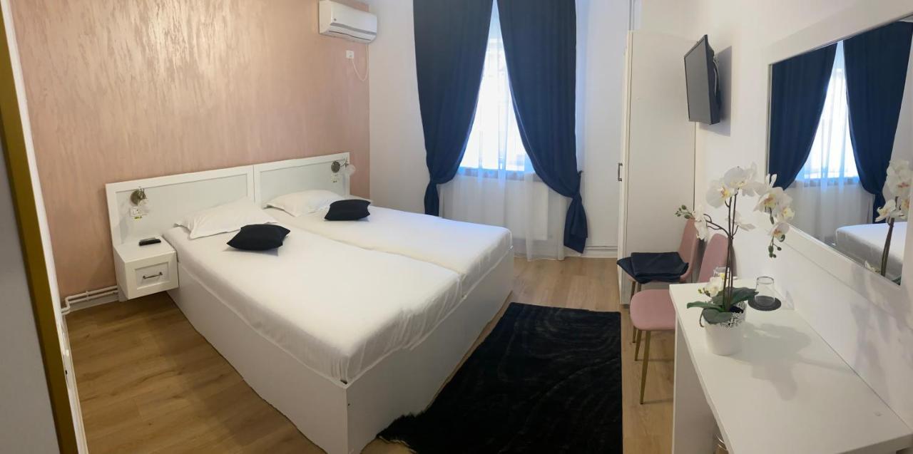 Casa Cattleya Hotel Târgu Jiu Buitenkant foto
