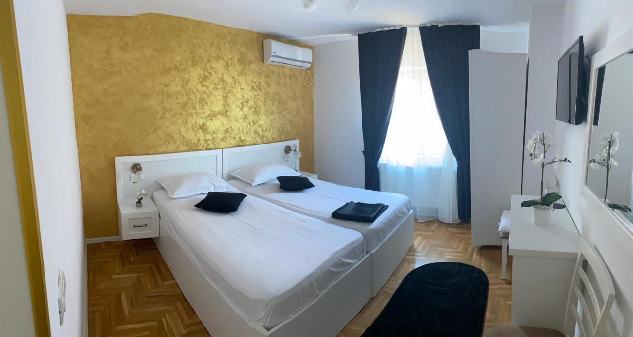 Casa Cattleya Hotel Târgu Jiu Buitenkant foto