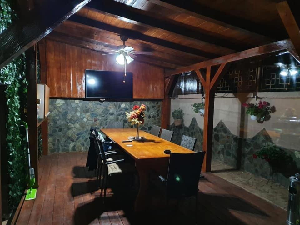 Casa Cattleya Hotel Târgu Jiu Buitenkant foto
